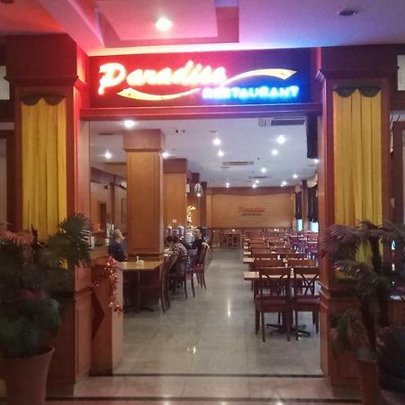 Отель Utama Batam Экстерьер фото