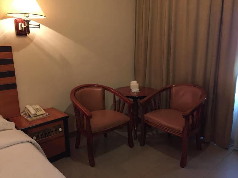 Отель Utama Batam Экстерьер фото